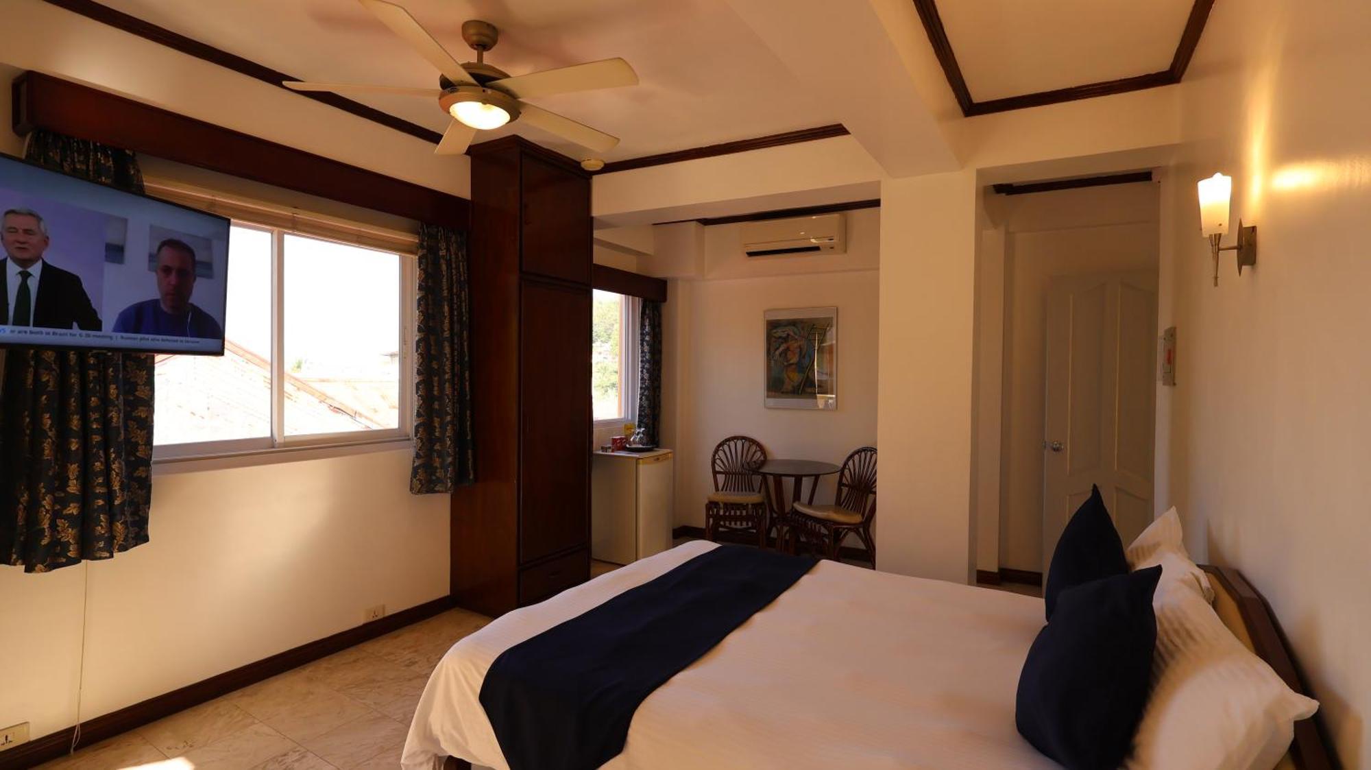 Mermaid Resort And Dive Center Пуерто Галера Екстериор снимка